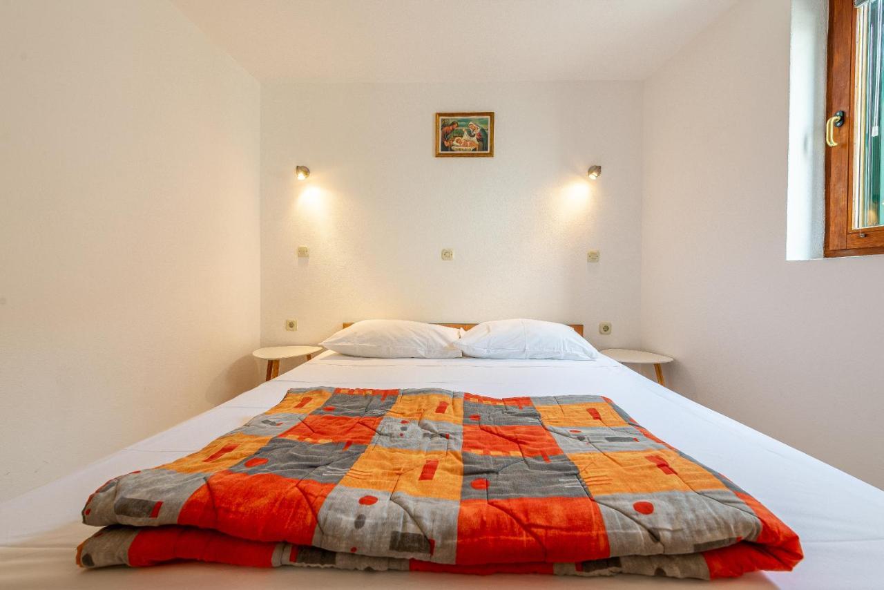 Apartment Bura Primosten Exterior photo